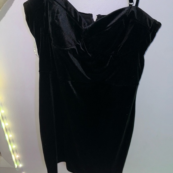 Black velvet short formal dress - Picture 3 of 4